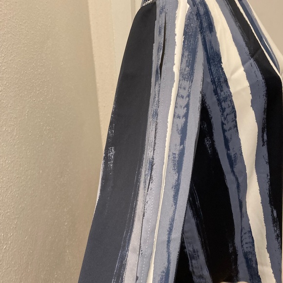 Kenneth Cole: Large long sleeve round neck top . - Picture 2 of 9